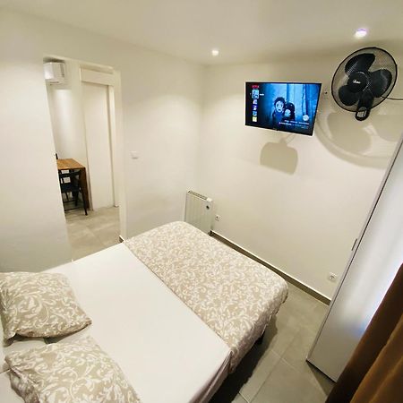 Estudios Hl Frente Al Metro Barcelona-Aeropuerto โอสปิตาเล็ต เดอ โยเบรกัต ภายนอก รูปภาพ