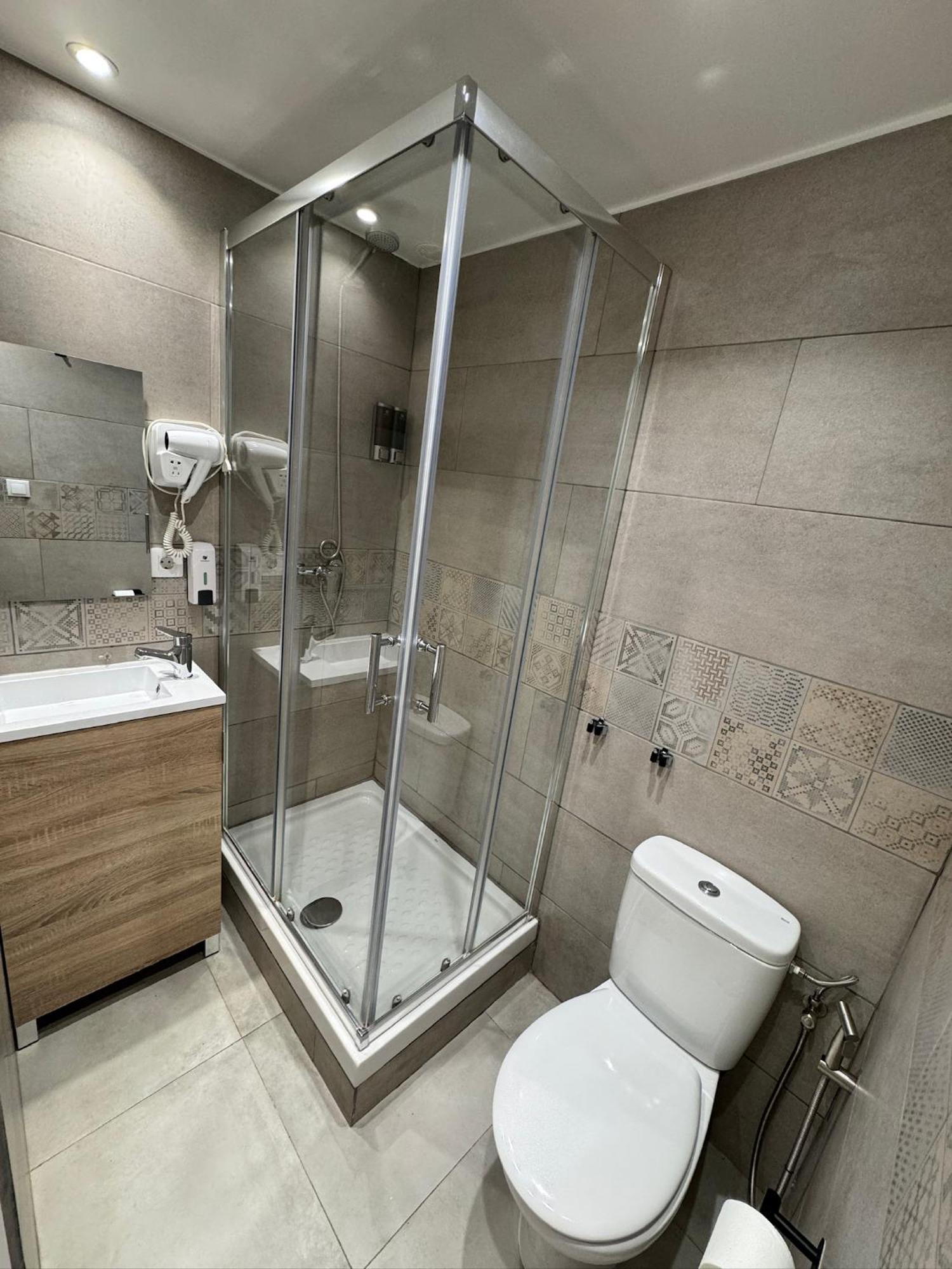 Estudios Hl Frente Al Metro Barcelona-Aeropuerto โอสปิตาเล็ต เดอ โยเบรกัต ภายนอก รูปภาพ