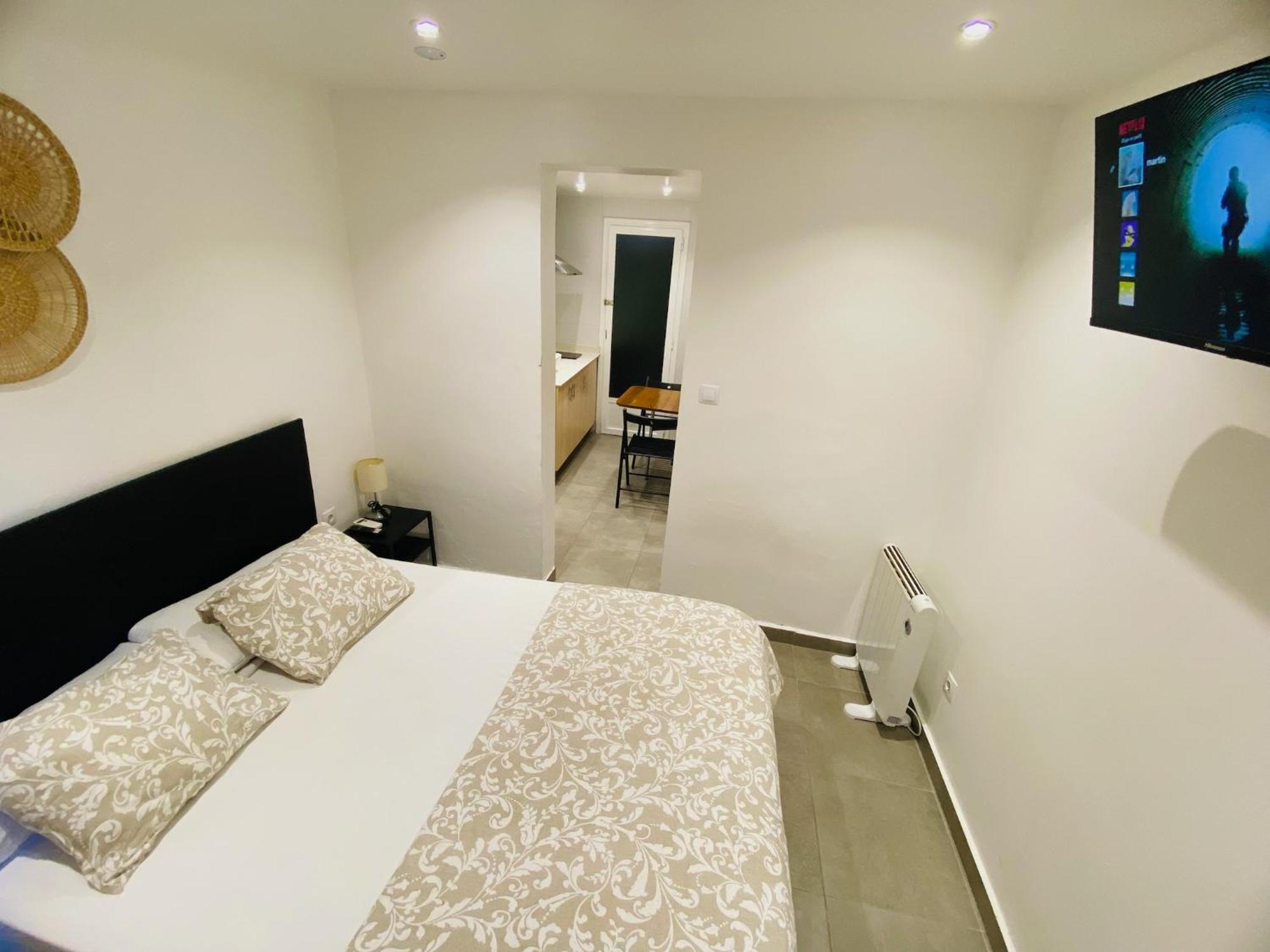 Estudios Hl Frente Al Metro Barcelona-Aeropuerto โอสปิตาเล็ต เดอ โยเบรกัต ภายนอก รูปภาพ